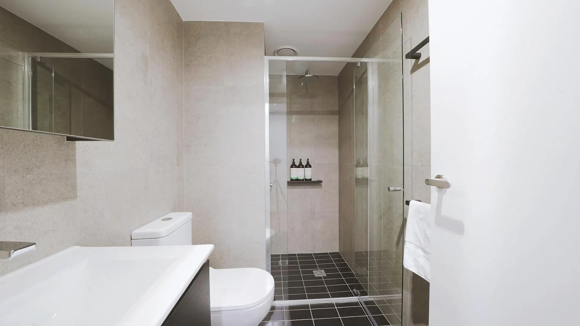 Modern Apt In Heart Of The City Canberra 0*,  Australia